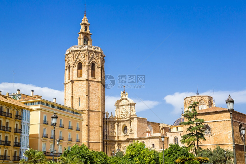 在西班牙的Valenci的夏日在Vlenci的Vlenci在Vlenci的BlTa和Venci大教堂图片