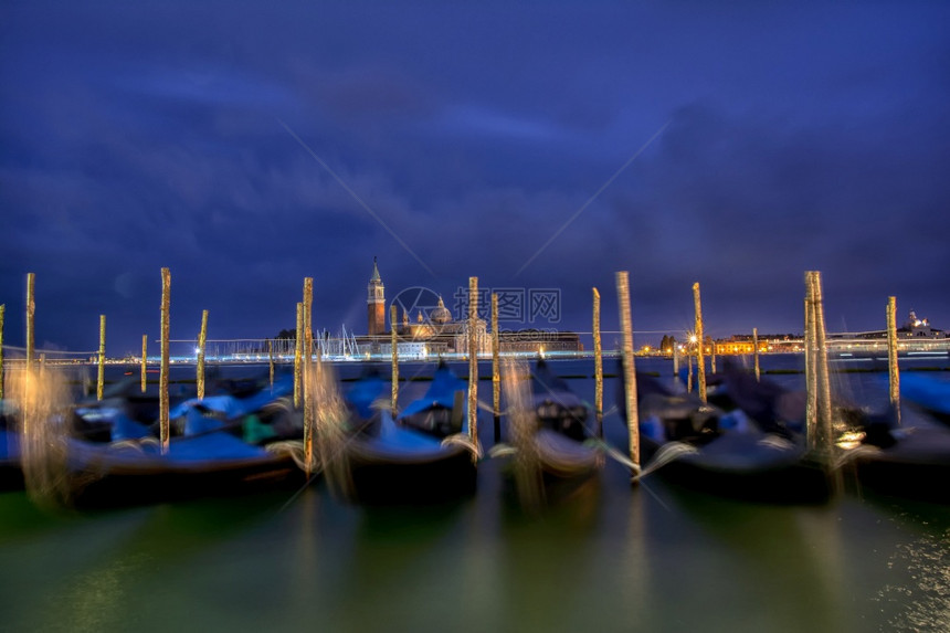 古多拉斯被圣马克方块固定在大运河上黎明时分在威尼斯意大利欧洲长期图片