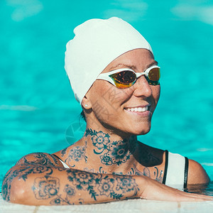 女游泳运动员纹身肖像图片