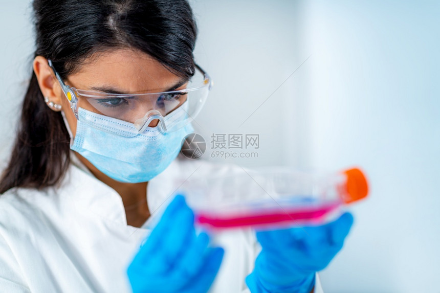 美女医学或实验室分子生物学图片