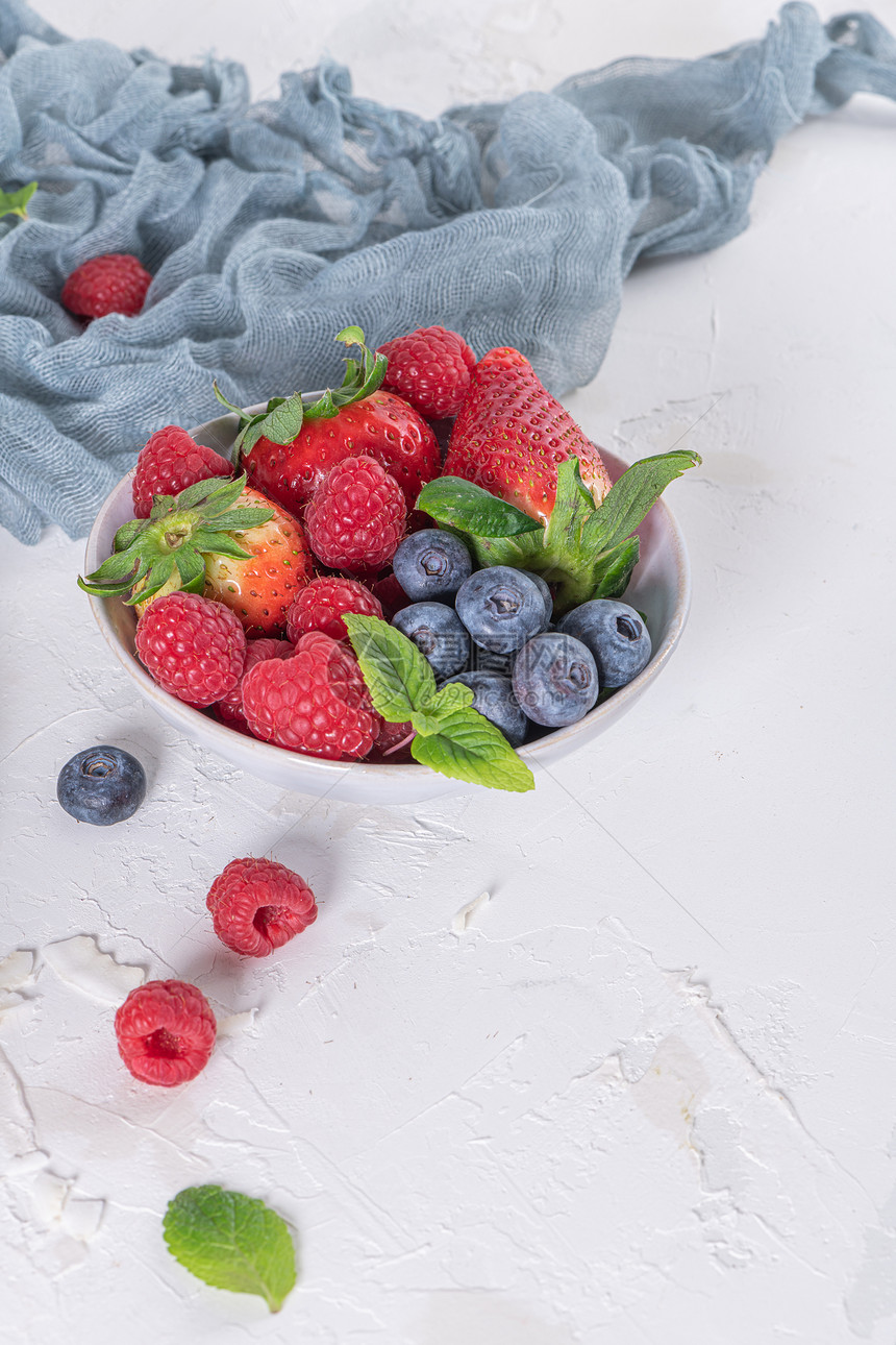 奶油酸和果子用于健康早餐图片