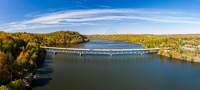 西弗吉尼亚州摩根镇附近的骗人湖和州际i68桥周围的颜色背景图片