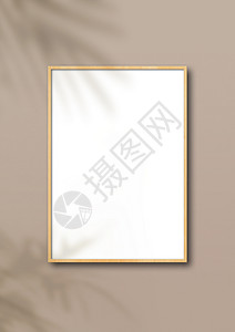米色海报挂在浅米色墙上的木画框花粉的阴影空白模型板挂在浅米色墙上的木画框背景