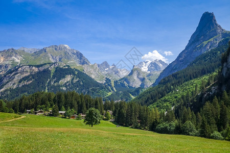 雅纳兹山谷法国阿尔卑斯山背景