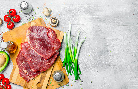 健康食品生牛肉和各种有机食品图片