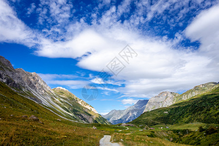 雅纳兹山谷法国阿尔卑斯山和法国阿尔卑斯山的登路线景观背景