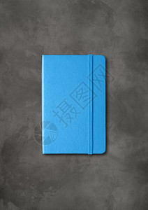 蓝封闭笔记本模型在暗混凝土背景上隔离蓝封闭笔记本在暗混凝土背景上隔离图片