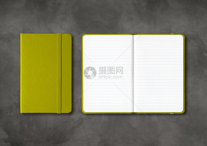 以深混凝土背景隔离的模拟笔记本以深混凝土背景隔离的笔记本以深混凝土背景封闭的橄榄绿色以深混凝土背景开放的笔记本图片