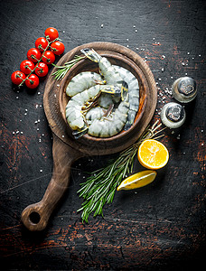 生虾与水果蔬菜的特写镜头图片