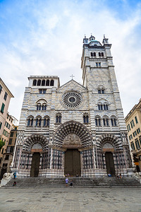 圣罗伦佐教堂夏季的在吉诺瓦意大利图片