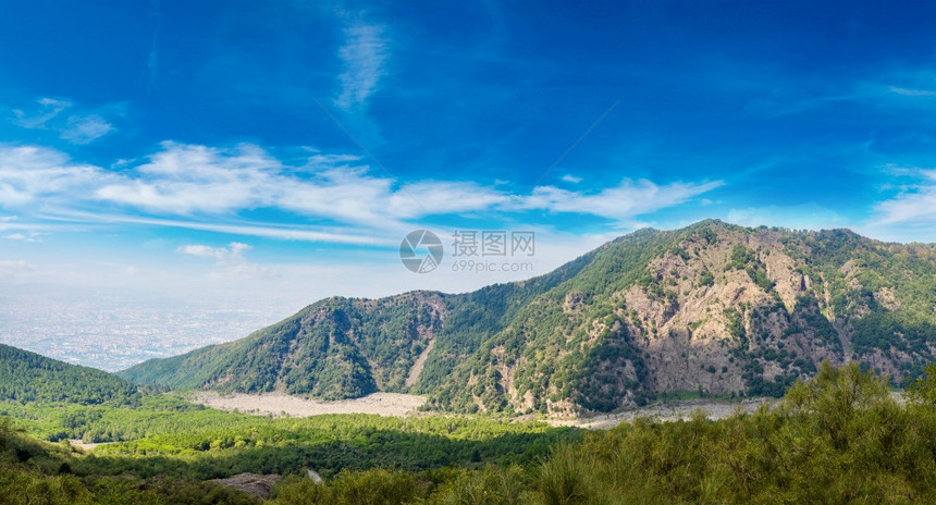 意大利夏天环礁附近的微苏威火山图片