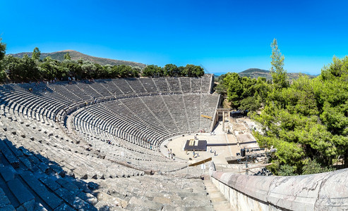 贝达夫古剧场埃皮达鲁斯阿戈利达希腊在一个夏天的一天背景