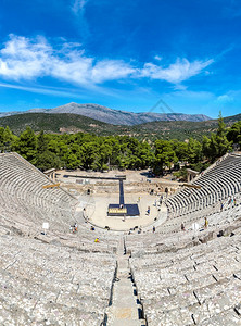 埃皮扎夫罗斯古剧场埃皮达鲁斯阿戈利达希腊在一个夏天的一天背景