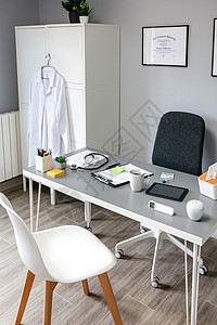 空的医生rsqu带有桌和柜子的办公室图片