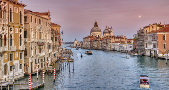 圣玛利亚德拉礼日出时在大运河的健康教堂威尼斯伊塔利图片