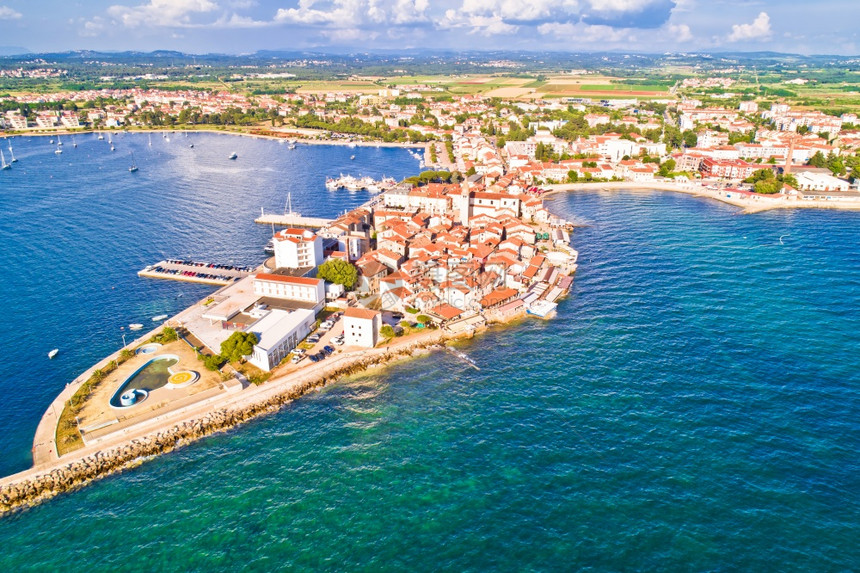 乌马格镇历史海岸线上空伊斯特里亚地区群岛croati图片