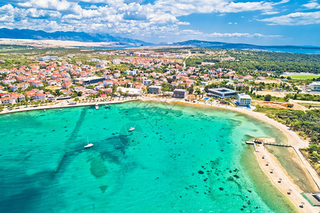 纳瓦利亚海滩镇和Pag岛空中观察海滨croati的dlmti地区图片