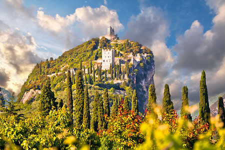 瓦伦蒂诺城堡历史的岩石高清图片