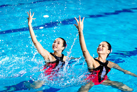 花式游泳表演决赛背景图片