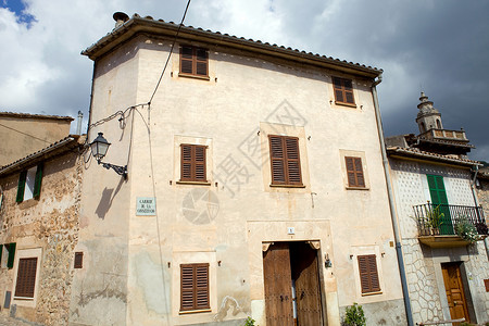 西班牙梅多尔卡市的老村庄Valdemosa高清图片