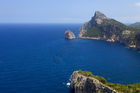 帕尔马略卡岛在西班牙梅多尔卡海岸的角丘质背景