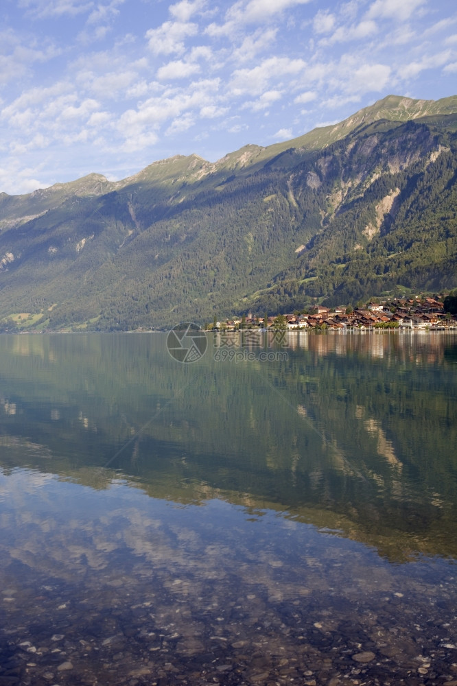 位于瑞士湖的布赖恩斯反射图片