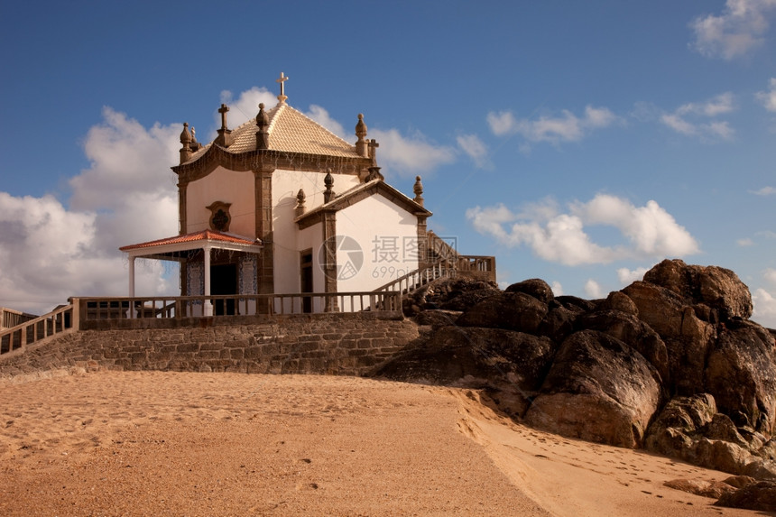 米拉马盖亚波尔古等海滩上的Pedra小教堂图片