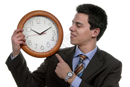 一个英俊的商人拿着一个钟表图片