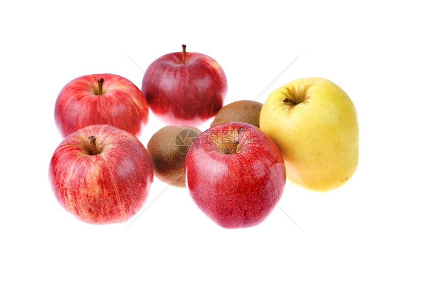 一组红色苹果和kiws孤立在白色上图片
