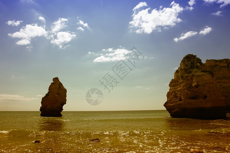 位于Portugal南部Arve的大沙滩岩石图片