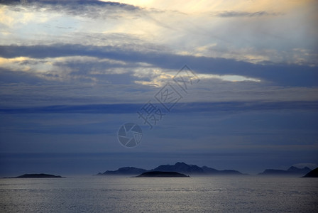 西班牙北部海岸的一些岛屿背景图片