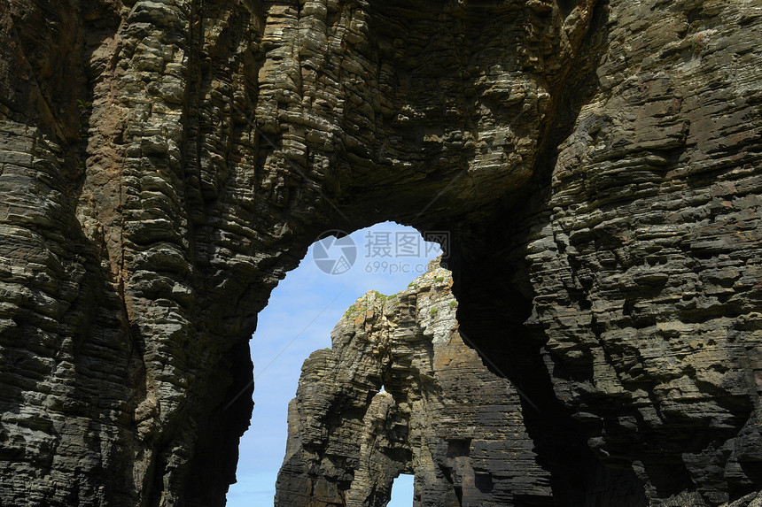 海岸上西班牙岩悬崖以北图片