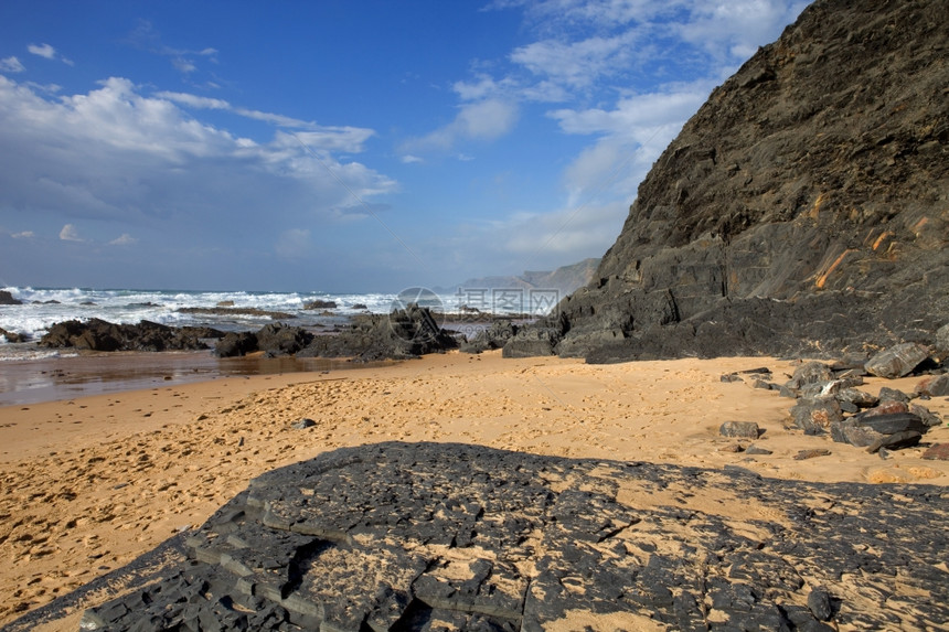 美丽的沙滩在阿尔加夫Portugal以南图片