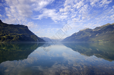 在湖边布赖恩斯在瑞士高清图片