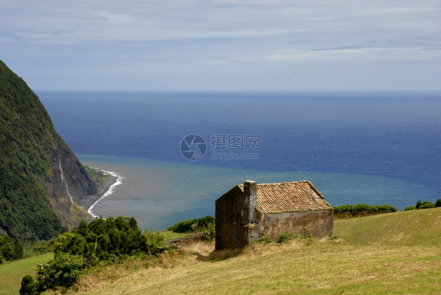 Azores海岸的旧农舍图片