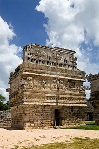 墨西哥尤卡坦奇琴伊察的古代玛雅神庙详图背景