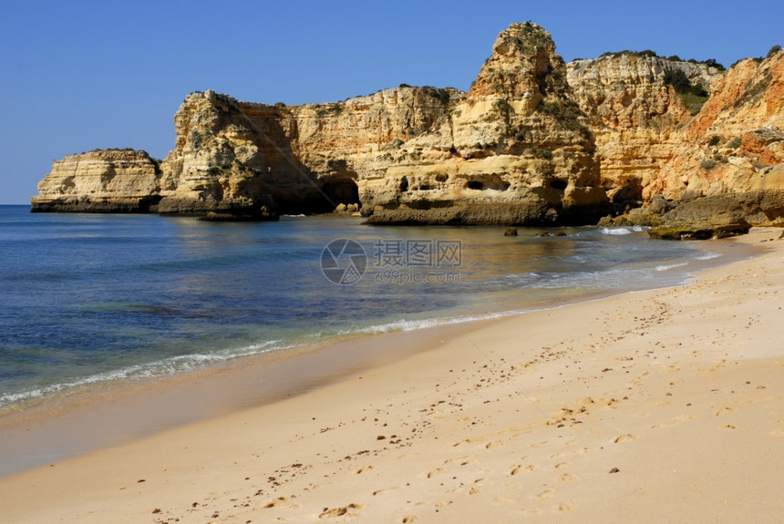 位于Portugal以南Arve的小海滩图片