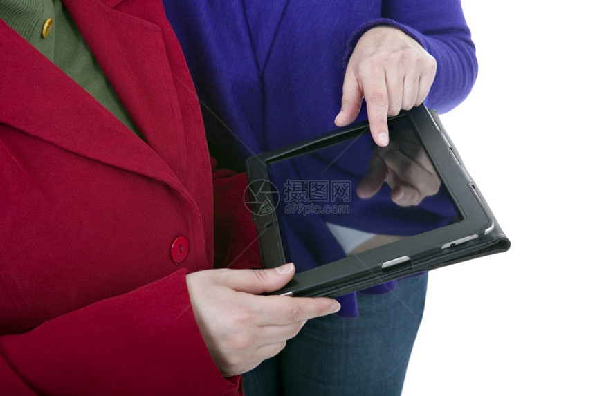 2名妇女有数字平板电脑详细图片