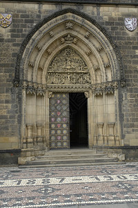 普莱格市的哥特教堂门细节图片