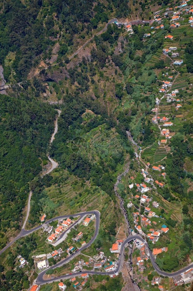 从上方看Madeir岛Potugal的Cdsfreias小村图片