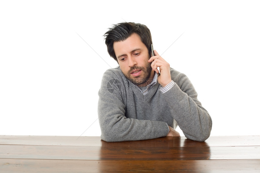 在电话桌上的快乐男人与世隔绝图片
