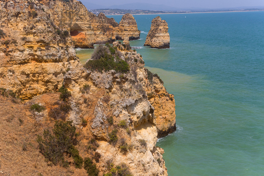 葡萄牙拉各斯阿尔加夫庞塔达皮埃达德悬崖图片