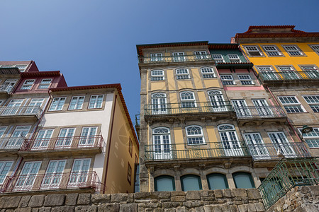 里韦拉区典型的多彩建筑图片