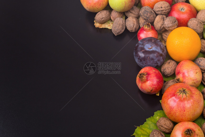 秋天生命复制空间暗底背景从顶部的秋天构成文本自由空间秋天水果图片