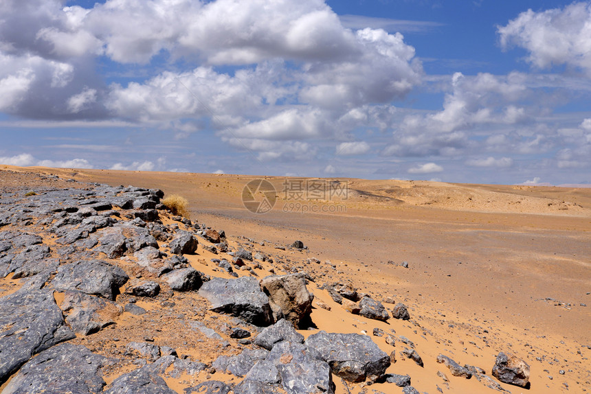 在摩洛哥的撒哈拉沙漠岩石图片