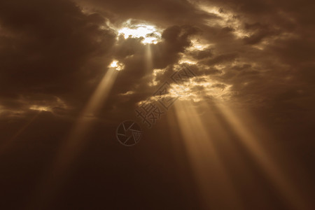 日落时空风云在波尔古加北部高清图片