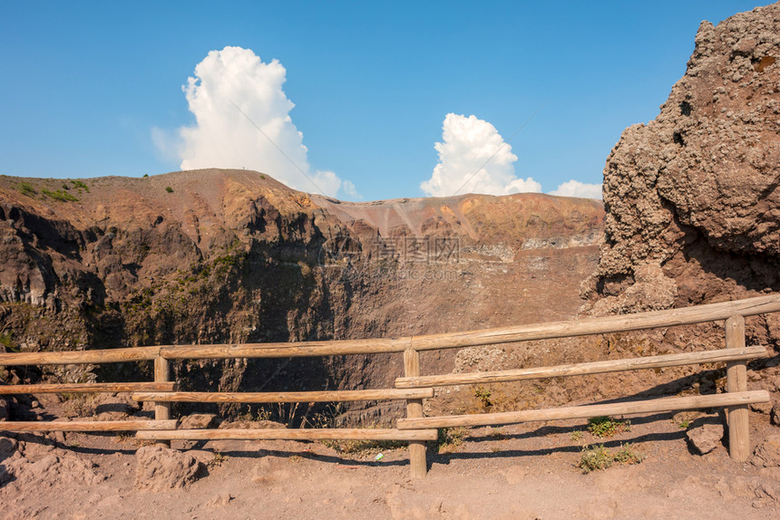 维苏威火山的火山口那不勒斯意大利图片