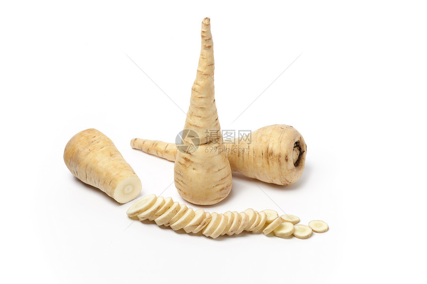 ParsnipPastinacaativa整片和切在白色背景上被隔离图片