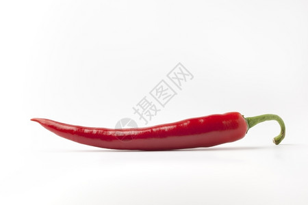 白色背景的红辣椒背景图片