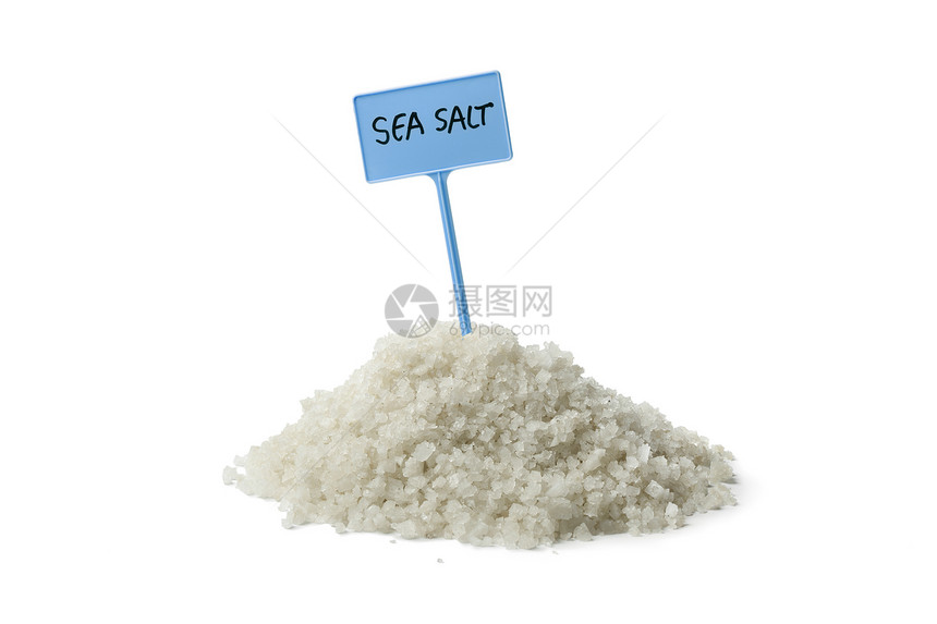 海盐堆积白色背景有标志图片